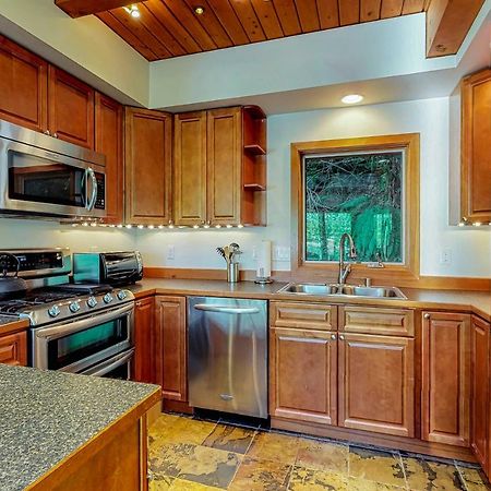 Woodland Hideaway In The Hills Villa Lake Stevens Екстериор снимка